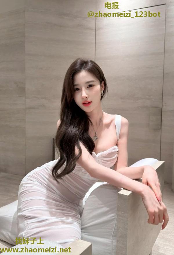 有气质内涵颜值很高妹子