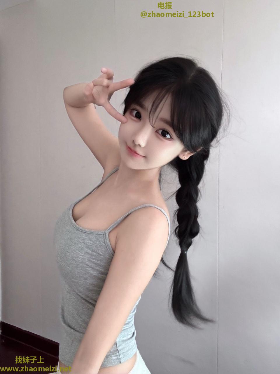 学生妹她的无毛馒头鲍真嫩