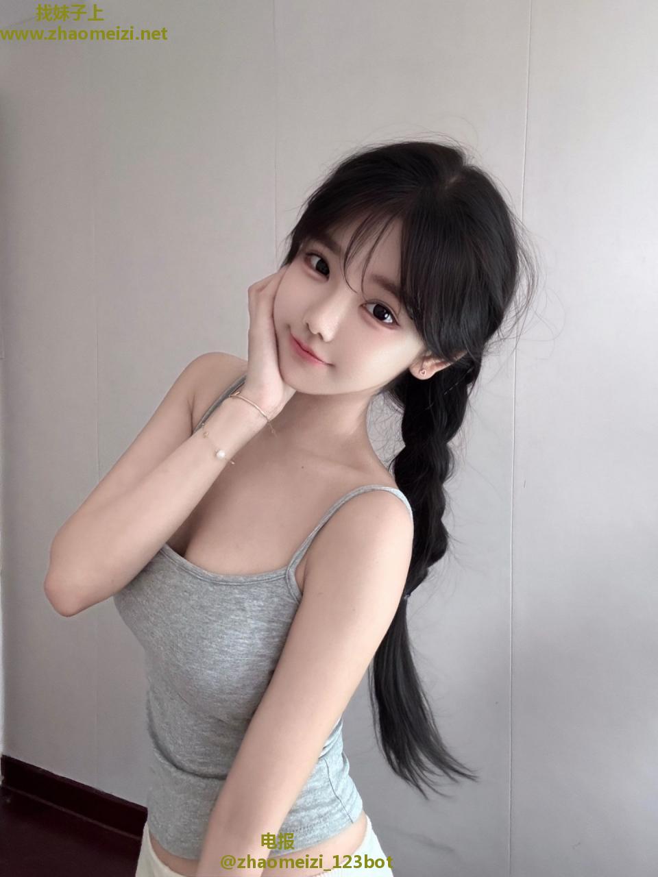 学生妹她的无毛馒头鲍真嫩
