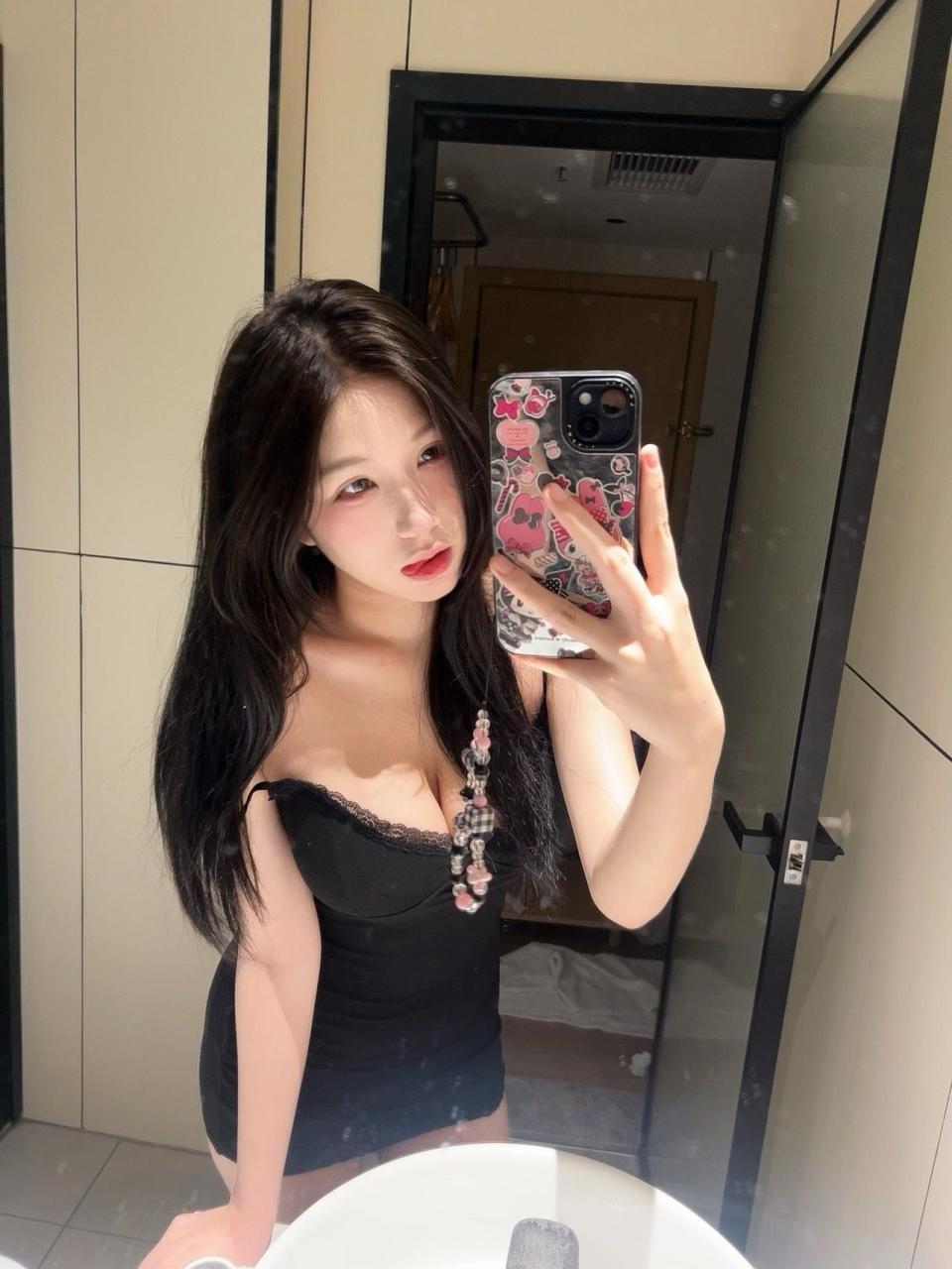 寮步骚mm跪着口屌很会淫叫
