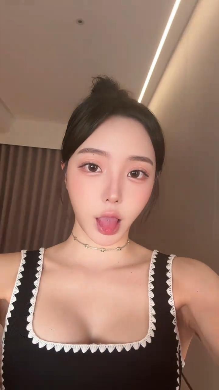 沙依巴克找茉莉奶子饱满玩的花