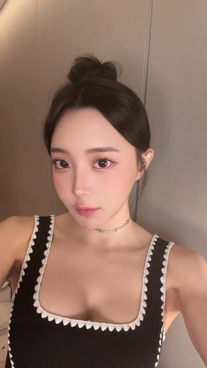 沙依巴克找茉莉奶子饱满玩的花