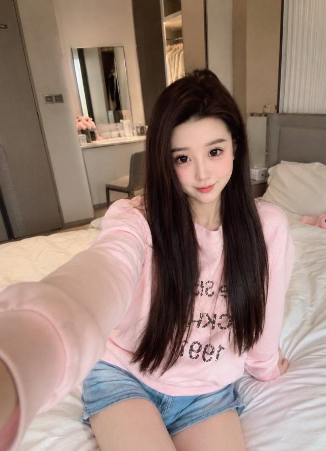 小靓妹样貌不会让人失望