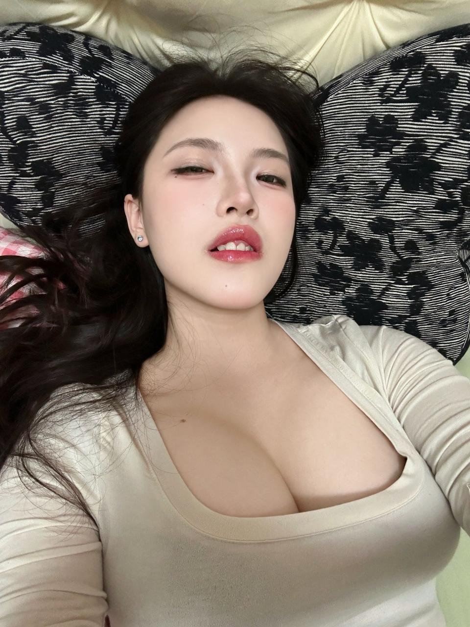极少见巨乳骚姐服务超赞