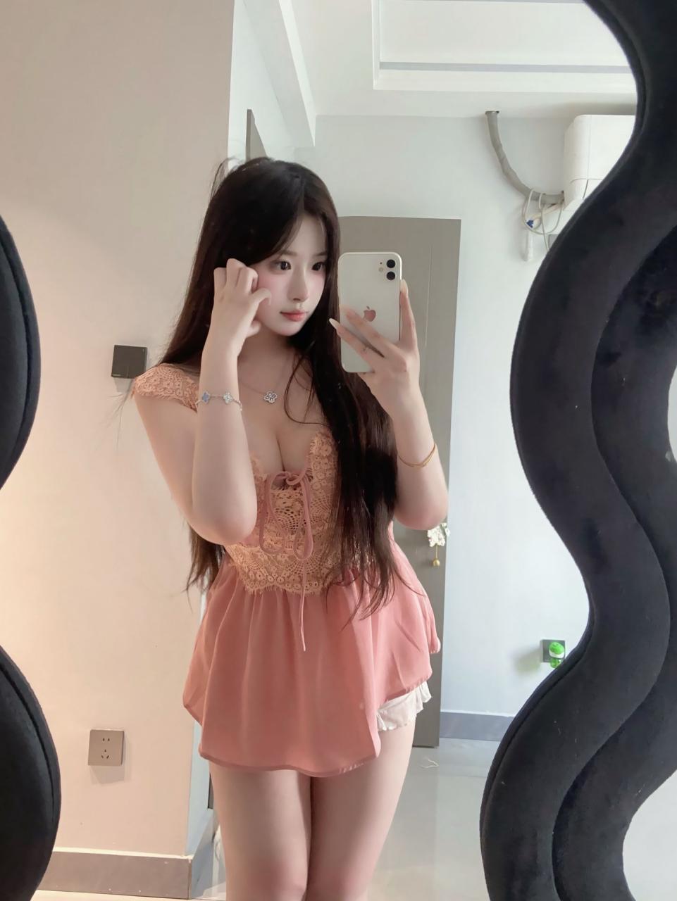 大波甜妹上下唇都能玩