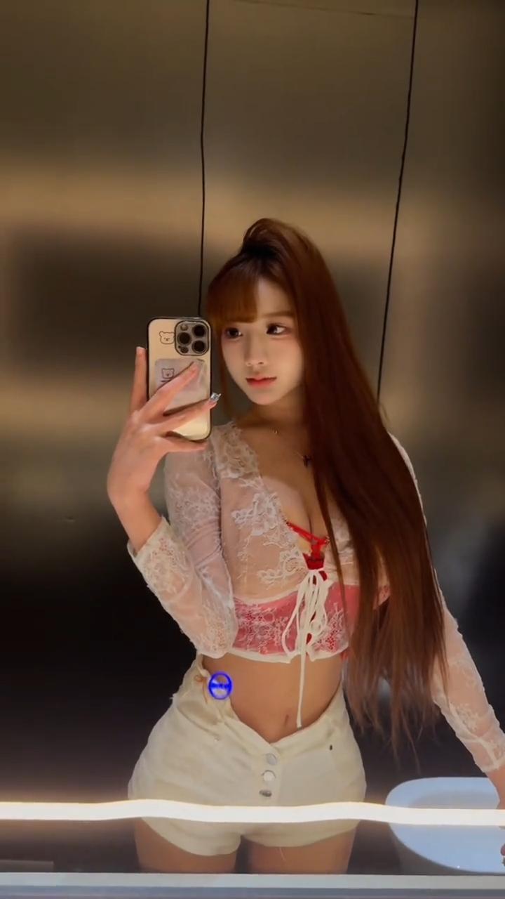 小嫩蚌身材很顶私处嫩
