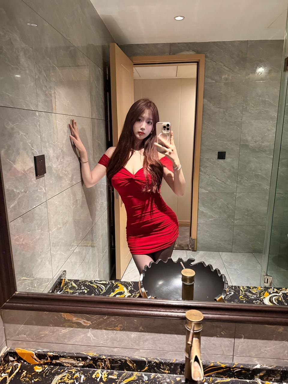 上下都让玩服务做的爽