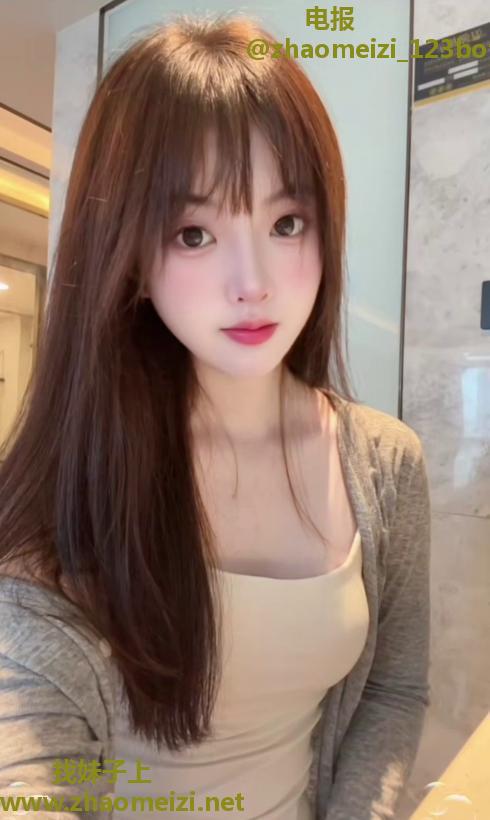 清纯脸确实长的很惊艳诱人