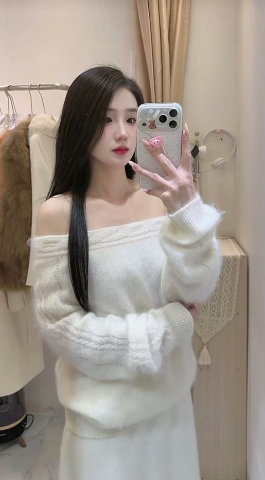 服装店妹子刚出来做兼职