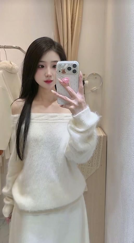 服装店妹子刚出来做兼职