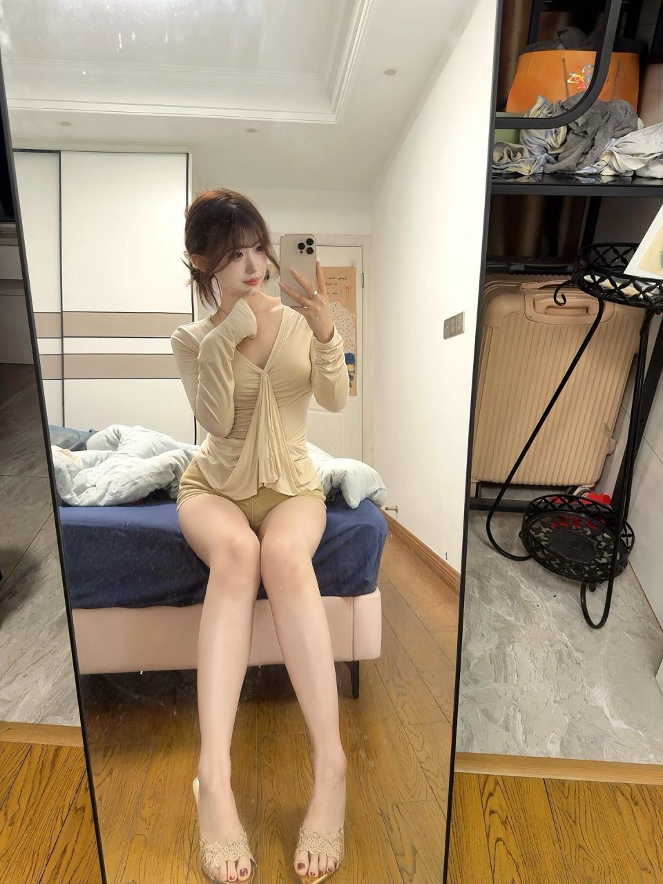 思思美女可以拔套射脸